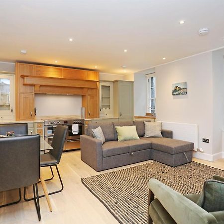 Joivy Modern And Airy Flat On The Historic Royal Mile Lägenhet Edinburg Exteriör bild