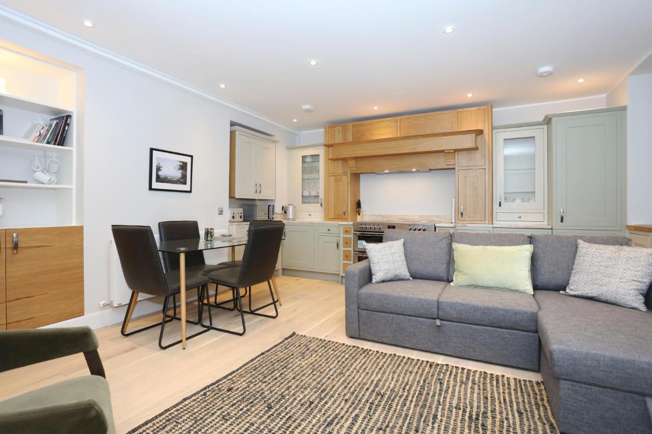 Joivy Modern And Airy Flat On The Historic Royal Mile Lägenhet Edinburg Exteriör bild
