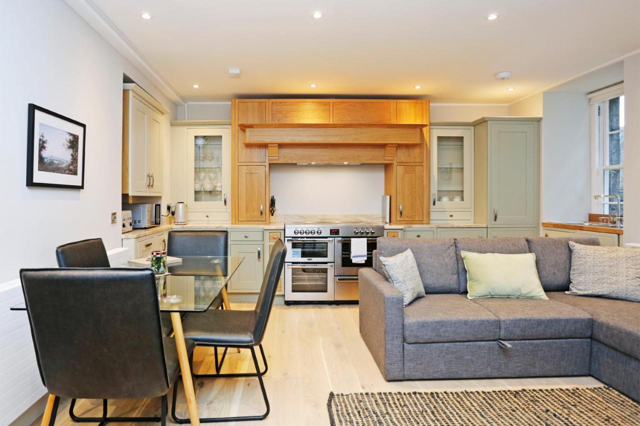 Joivy Modern And Airy Flat On The Historic Royal Mile Lägenhet Edinburg Exteriör bild