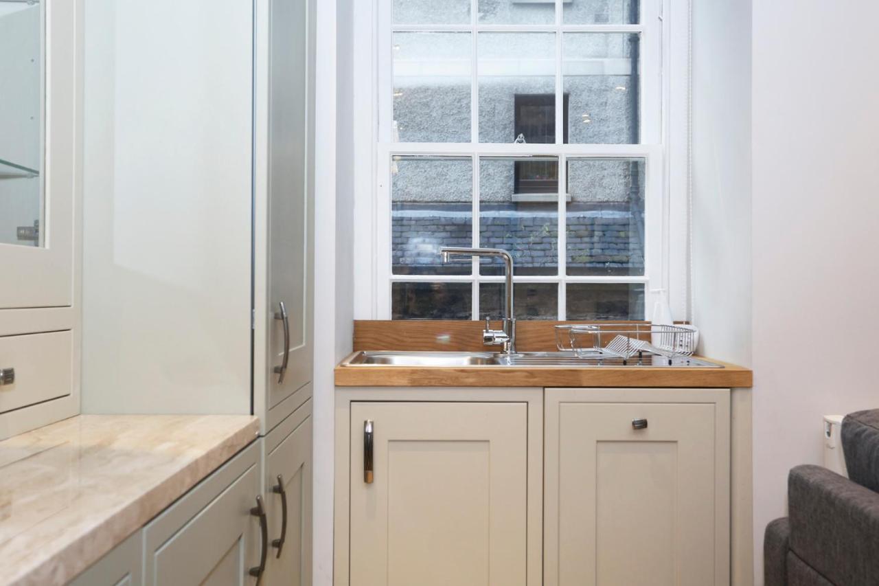 Joivy Modern And Airy Flat On The Historic Royal Mile Lägenhet Edinburg Exteriör bild