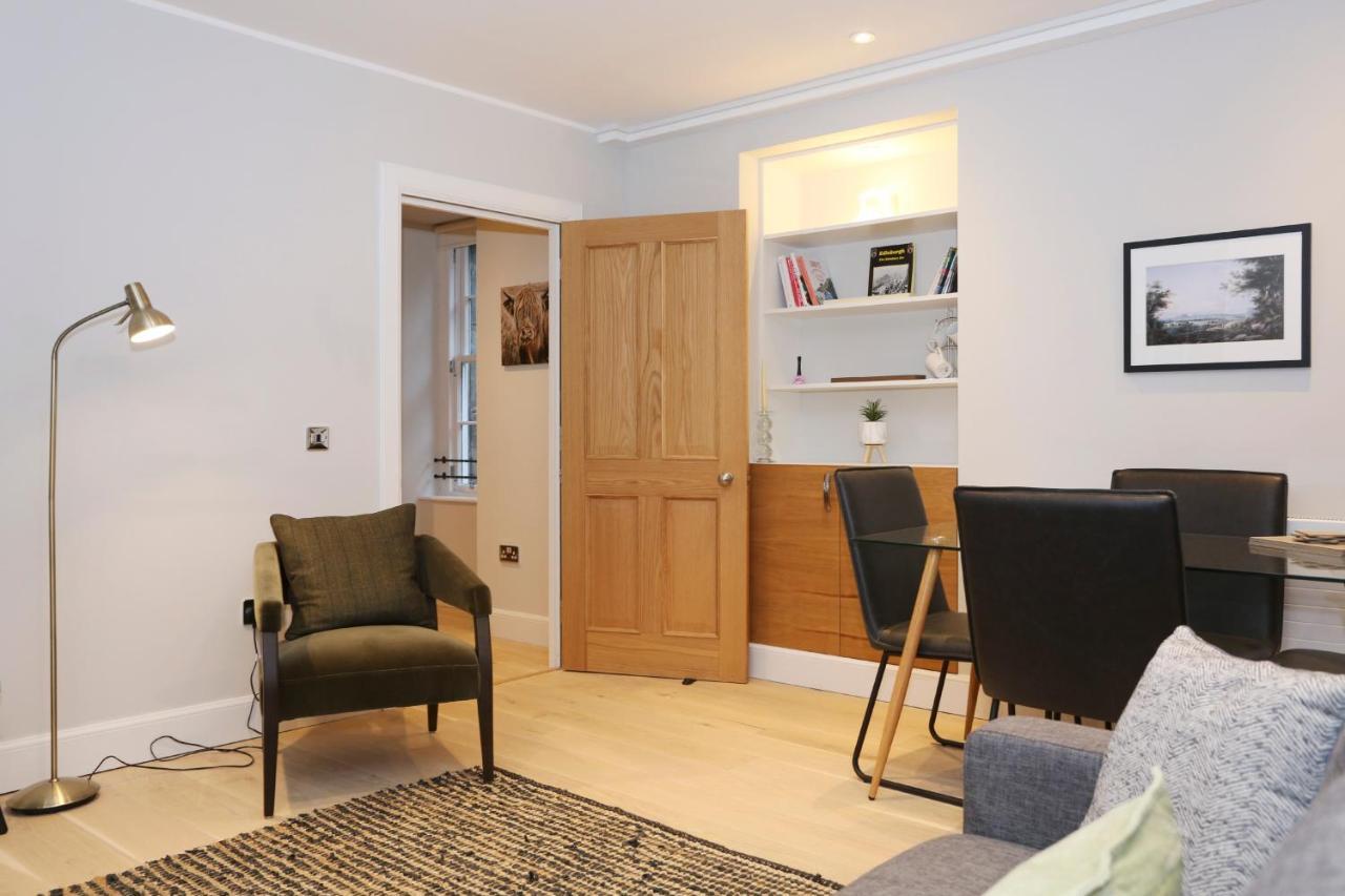 Joivy Modern And Airy Flat On The Historic Royal Mile Lägenhet Edinburg Exteriör bild