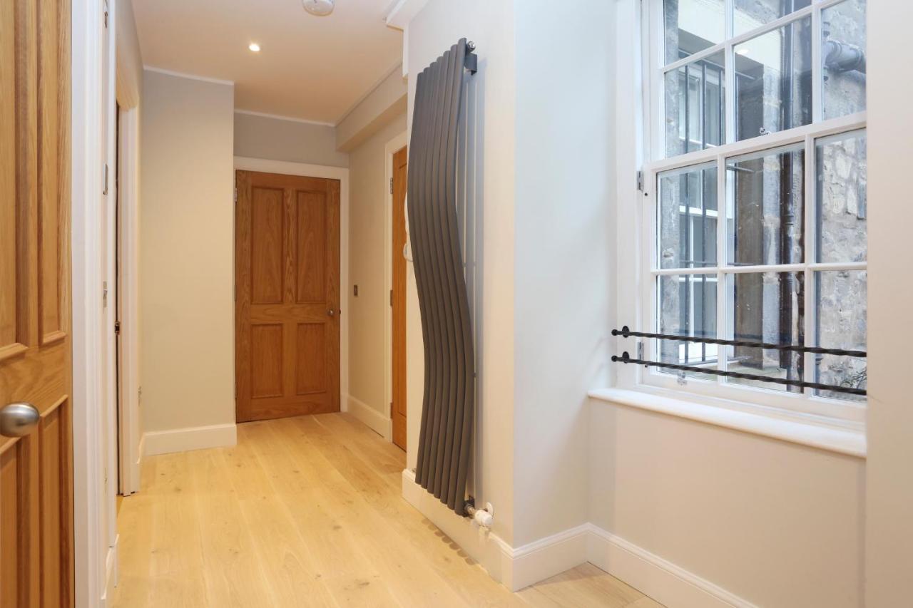 Joivy Modern And Airy Flat On The Historic Royal Mile Lägenhet Edinburg Exteriör bild