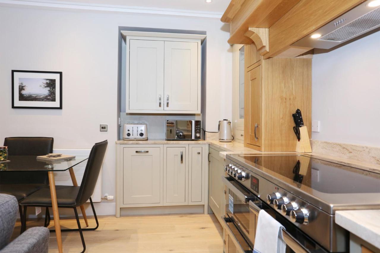 Joivy Modern And Airy Flat On The Historic Royal Mile Lägenhet Edinburg Exteriör bild