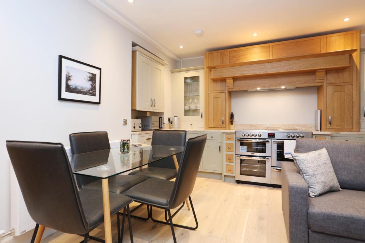 Joivy Modern And Airy Flat On The Historic Royal Mile Lägenhet Edinburg Exteriör bild