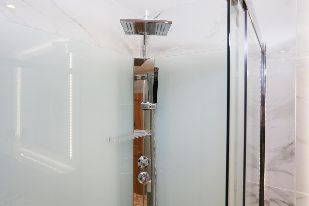 Joivy Modern And Airy Flat On The Historic Royal Mile Lägenhet Edinburg Exteriör bild